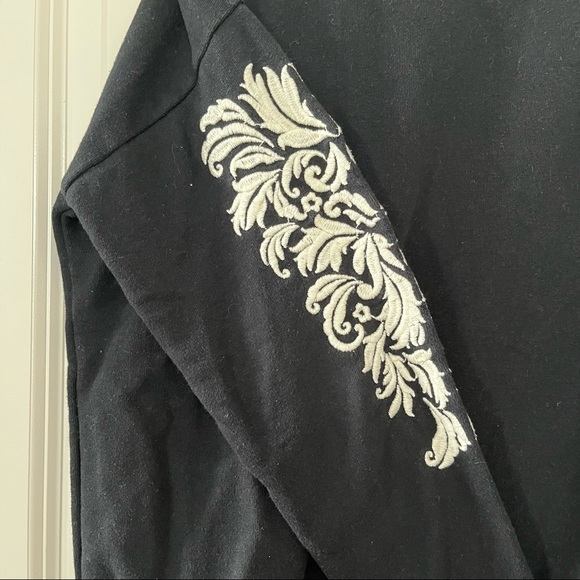 Forever 21 | Sweatshirt - Picture 2 of 4